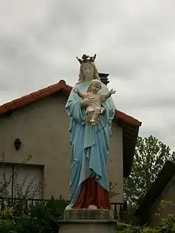 Statue de la vierge et son enfant.