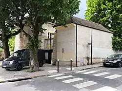 Entrée de la propriété, au no&nbsp;1.