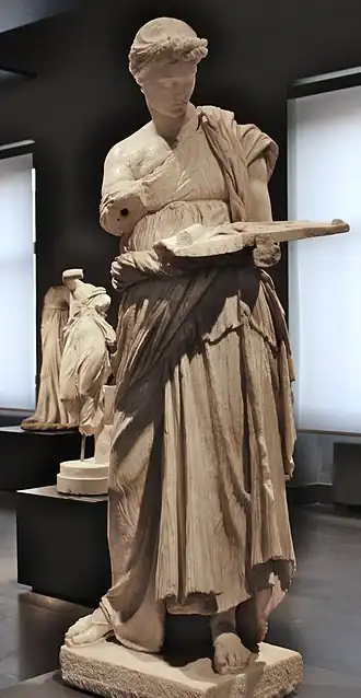 « Jeune fille d'Anzio »Copie/original v. 170 ?marbre H. 1,74&nbsp;m.Palazzo Massimo alle Terme