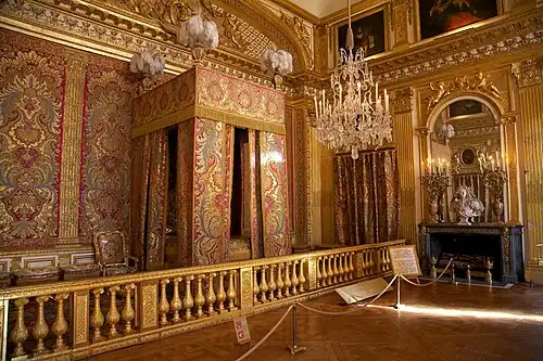 Comme le rituel l'impose, Louis&nbsp;XIV meurt dans la chambre du roi de Versailles.