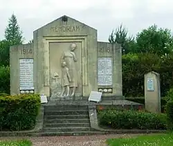 Le monument aux morts.