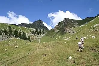 Vue sur la pointe de Chavasse à gauche du col de Vésinaz.
