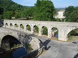 Aqueduc sur l'Arre en aval du Vigan.