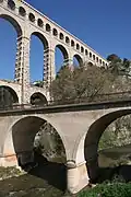 L'aqueduc, le pont du chemin de fer et la rivière l'Arc.