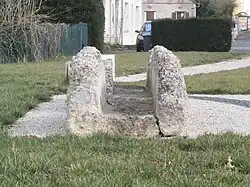 Vue en coupe d'un ensemble maçonné en forme de U