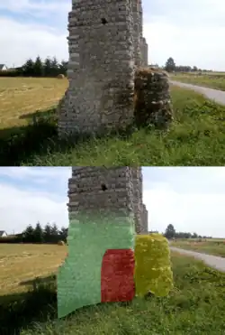 Vue d'un vestige antique et en dessous la même image avec un code couleurs montrant les différences de maçonnerie.