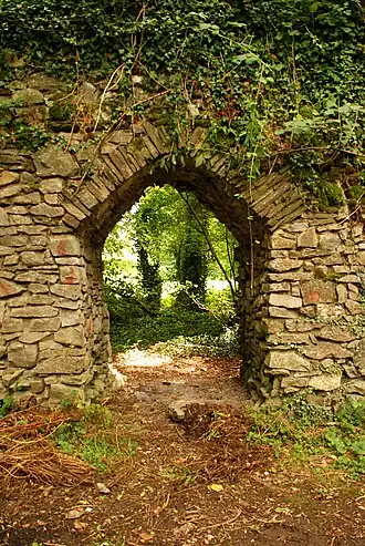 Arc de droite (en mitre).