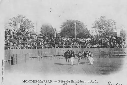 Arènes temporaires en bois montées sur la place de la Tannerie à la fin du XIXe&nbsp;siècle.