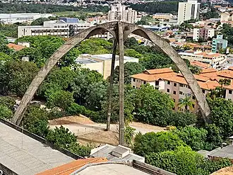 Structure métallique l'araignée Vergueiro, initialement prévue pour le sanctuaire Saint-Luc, patron des médecins au Brésil.