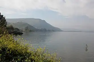 Le mont Arbel vu du lac de Tibériade.