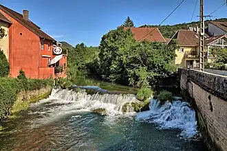 Saut au pont de la rue Necy à Arbois.