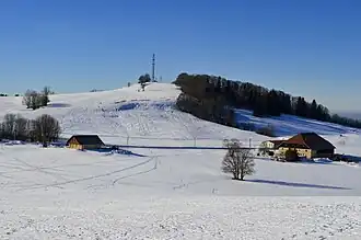 Vue hivernale de la face ouest du crêt Monniot.