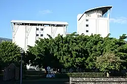 Façade nord (parvis principal).