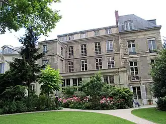 Façade sur jardin.