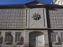 Façade de la rue Gustave-Simon.
