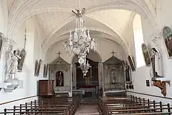 La nef est un simple rectangle.