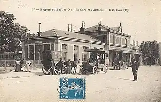 La gare d'Argenteuil et l'autobus.