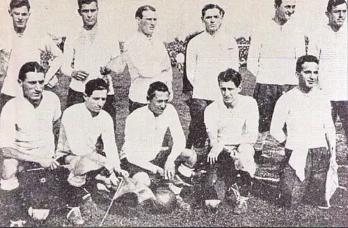 Solari (3e debout) et l'équipe d'Argentine championne continentale en 1921.