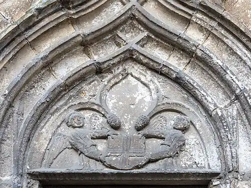 Tympan du portail de l'ancien collège.