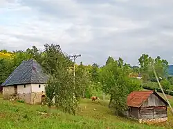 Maison ancienne et ambar