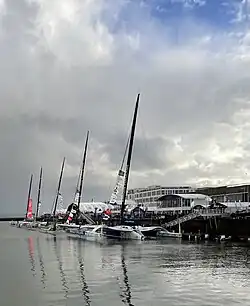5 des 6 concurrents amarrés au quai Malbert à Brest avant le départ.
