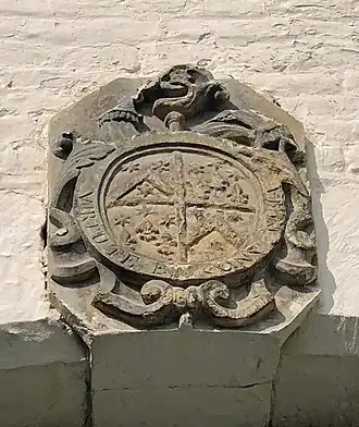 Détail de ses armes gravées dans la pierre