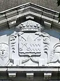 Armes des Clermont-Mont-Saint-Jean sur le fronton.