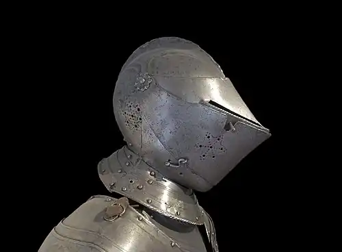 Un armet du XVe&nbsp;siècle.