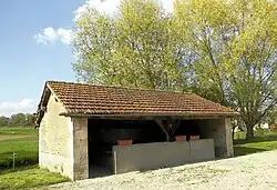 Lavoir dans la rue de l'église.