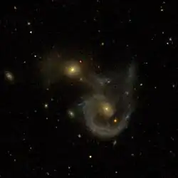 Arp 107 par le relevé SDSS (sur cette image, le nord est en haut).
