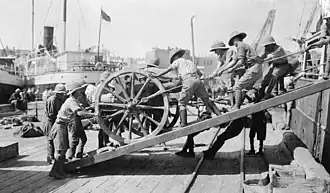 En 1918 débarquement de canons britanniques,