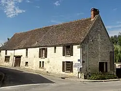 Ancien moulin, rue de Berville.