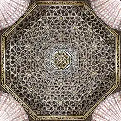 Plafond mudéjar récupéré lors de la démolition du palais des ducs de Maqueda à Tolède (XIIIe&nbsp;siècle).