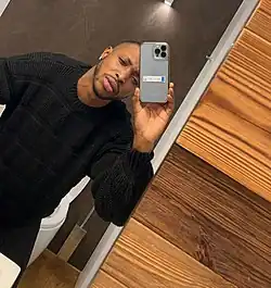 Description de l'image Artiste gabonais ferry.jpg.