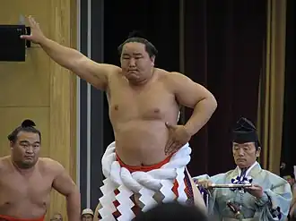 Démonstration de yokozuna dohyō-iri