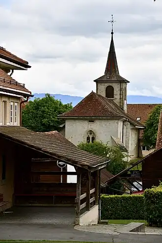 L'arrière de l'église vu depuis la place de Colombey les Deux Églises.
