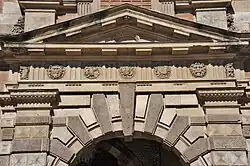 Assézat : frise de métopes.