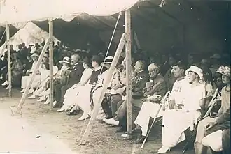 Assistance de la messe sainte Jeanne d'Arc.