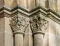 Chapiteaux du portail.