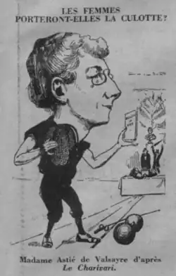 Les femmes porteront-elles la culotte. En premier plan une jeune femme avec des binocles et en tenue sportive.