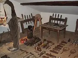 L'atelier d'un sculpteur en bois remonté au musée.