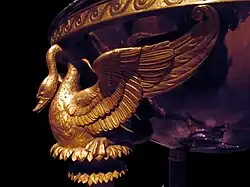 Cygnes portant la bassine