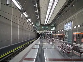 Le quai central de la station.