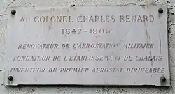 Plaque à Charles Renard sur son lieu d'habitation.