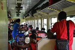Train voyageur entre Douala et Yaoundé.