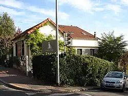 Photographie en couleur d'une maison.