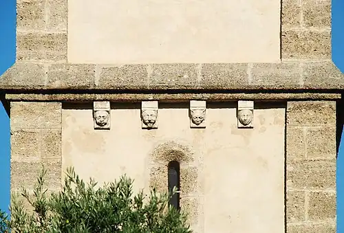 Modillons du clocher.