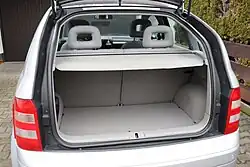 Coffre avec double plancher de chargement