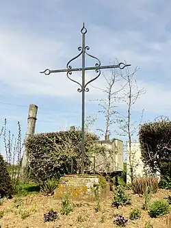 Calvaire à l'est du village.