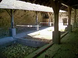 L'intérieur du lavoir.